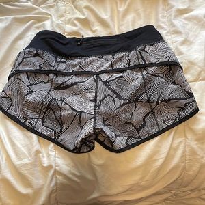 Lululemon design speed ups size 4 —2.5